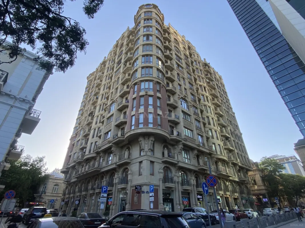 Satılır 3 otaqlı mənzil 201 m²