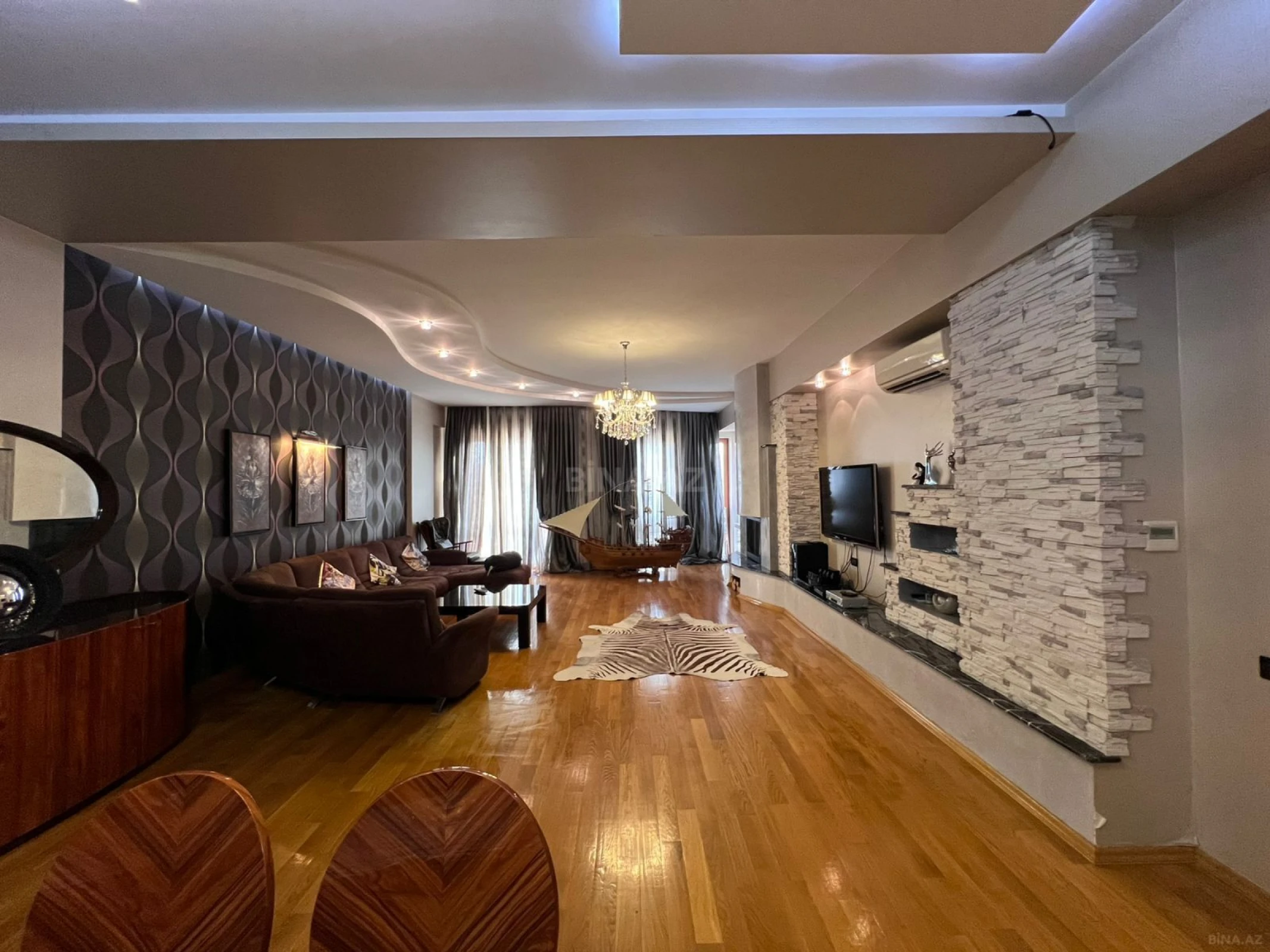 Satılır 3 otaqlı mənzil 201 m²