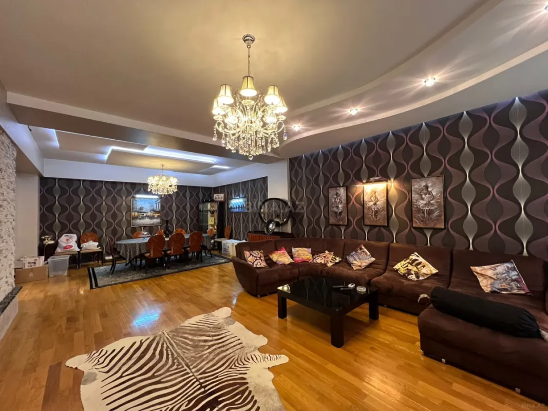 Satılır 3 otaqlı mənzil 201 m²