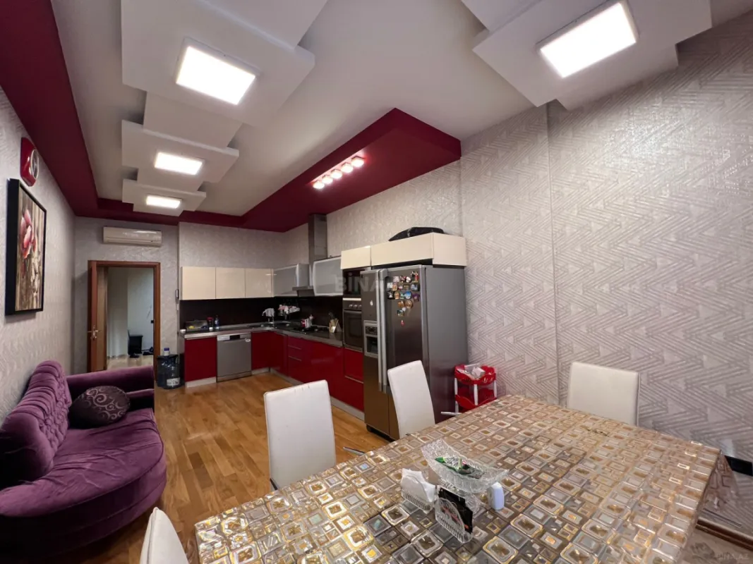 Satılır 3 otaqlı mənzil 201 m²