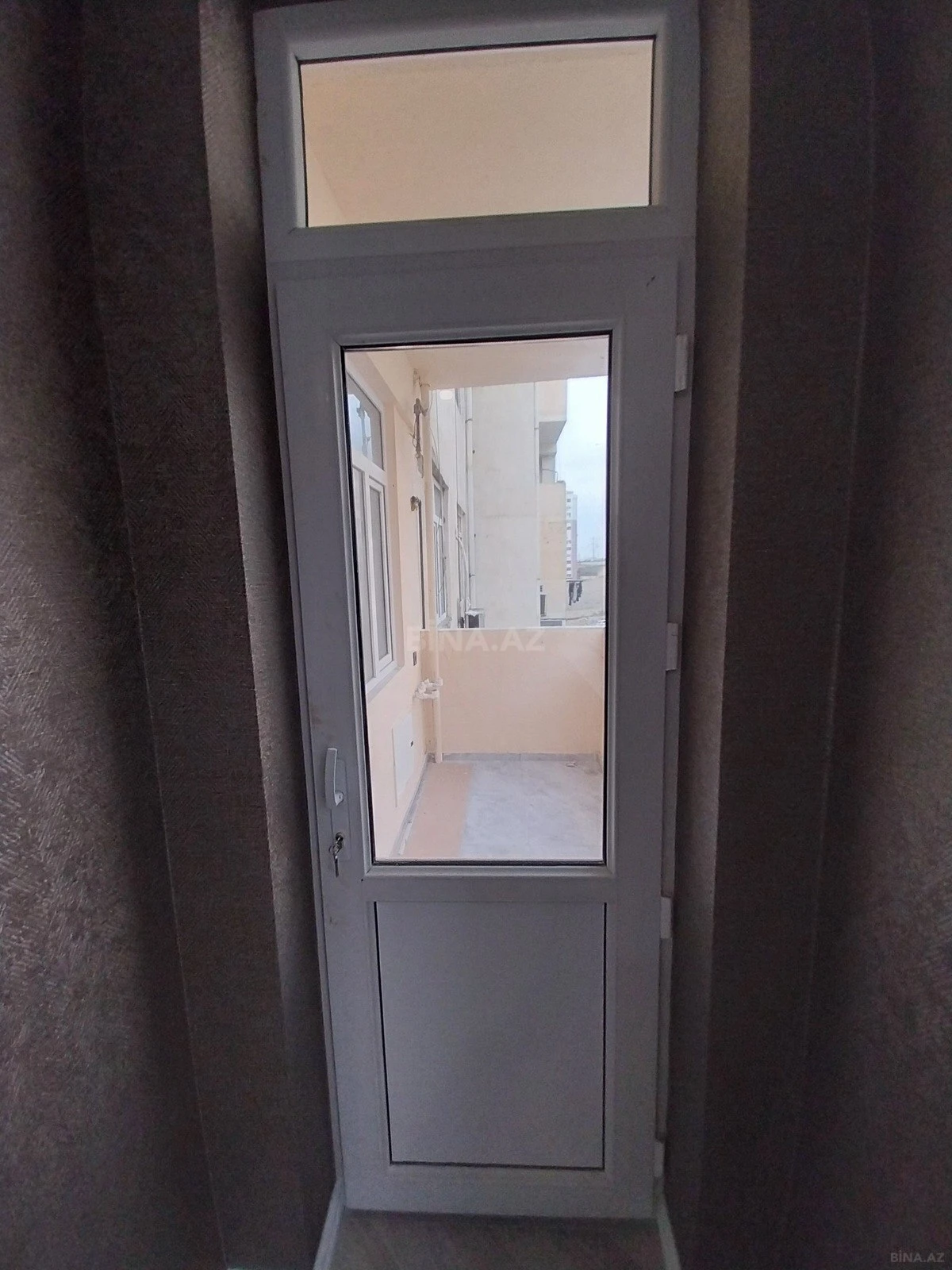 Satılır 2 otaqlı mənzil 71 m²