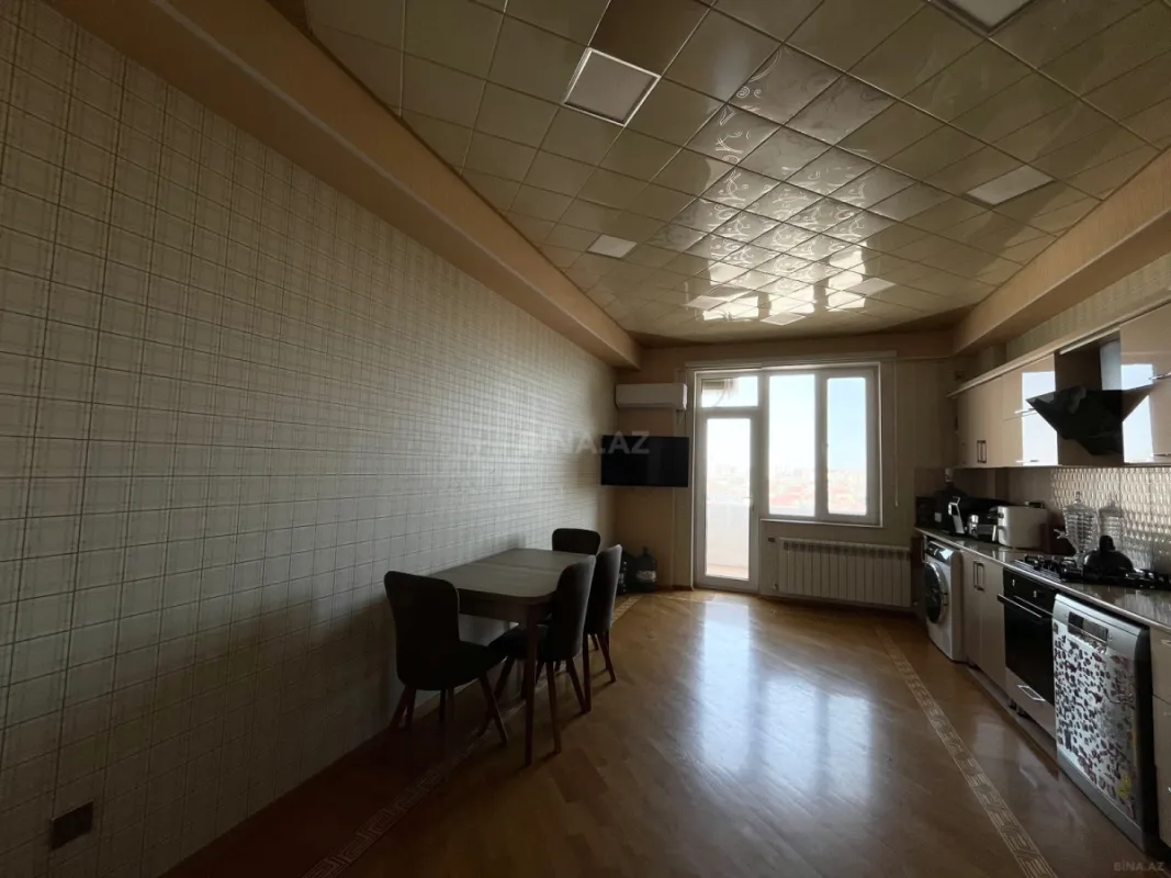 Satılır 4 otaqlı mənzil 167 m²