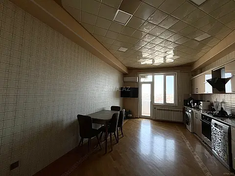 Satılır 4 otaqlı mənzil 167 m²