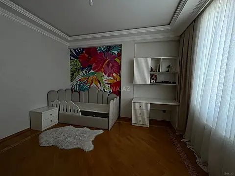Satılır 4 otaqlı mənzil 167 m²