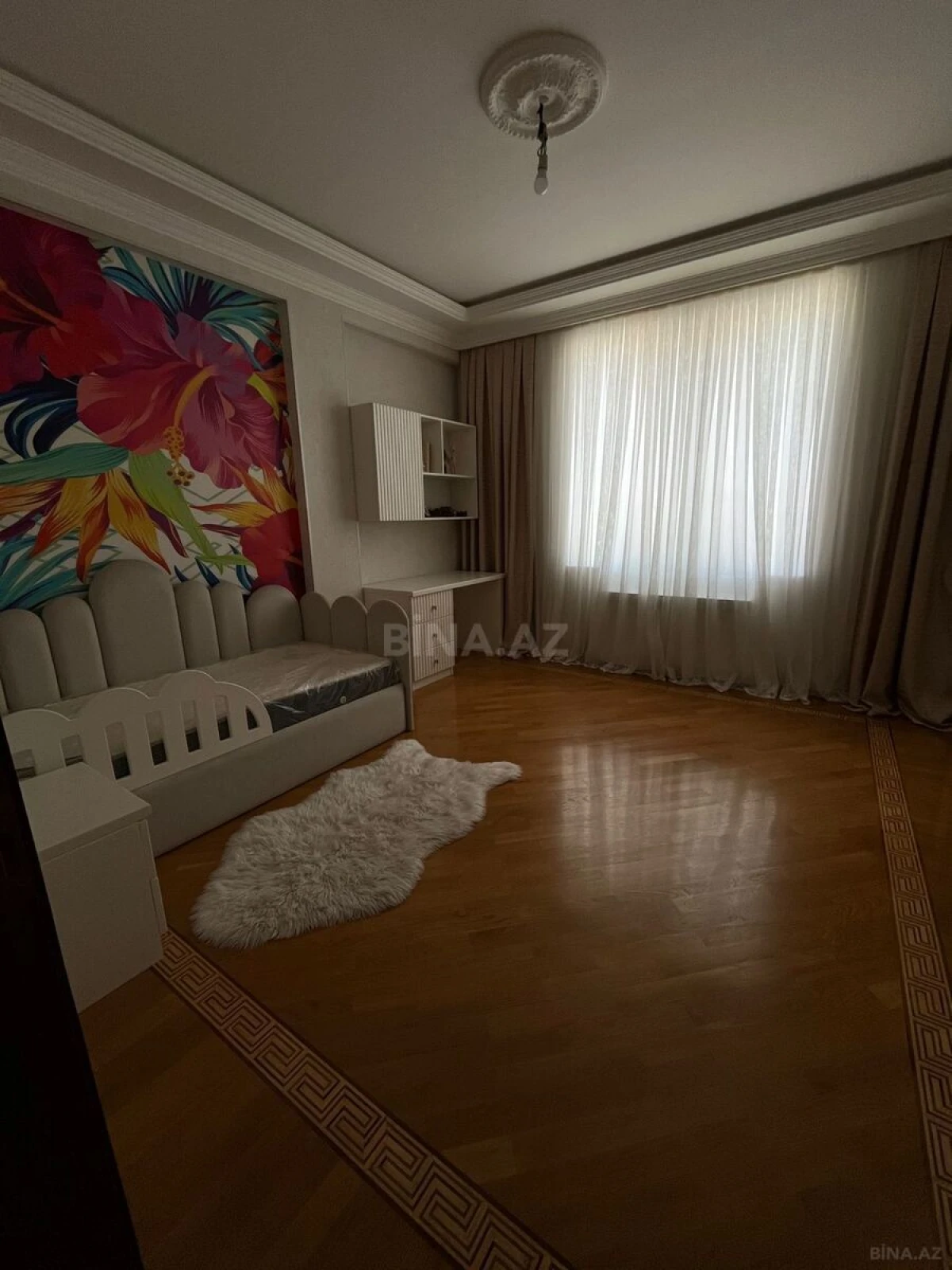 Satılır 4 otaqlı mənzil 167 m²