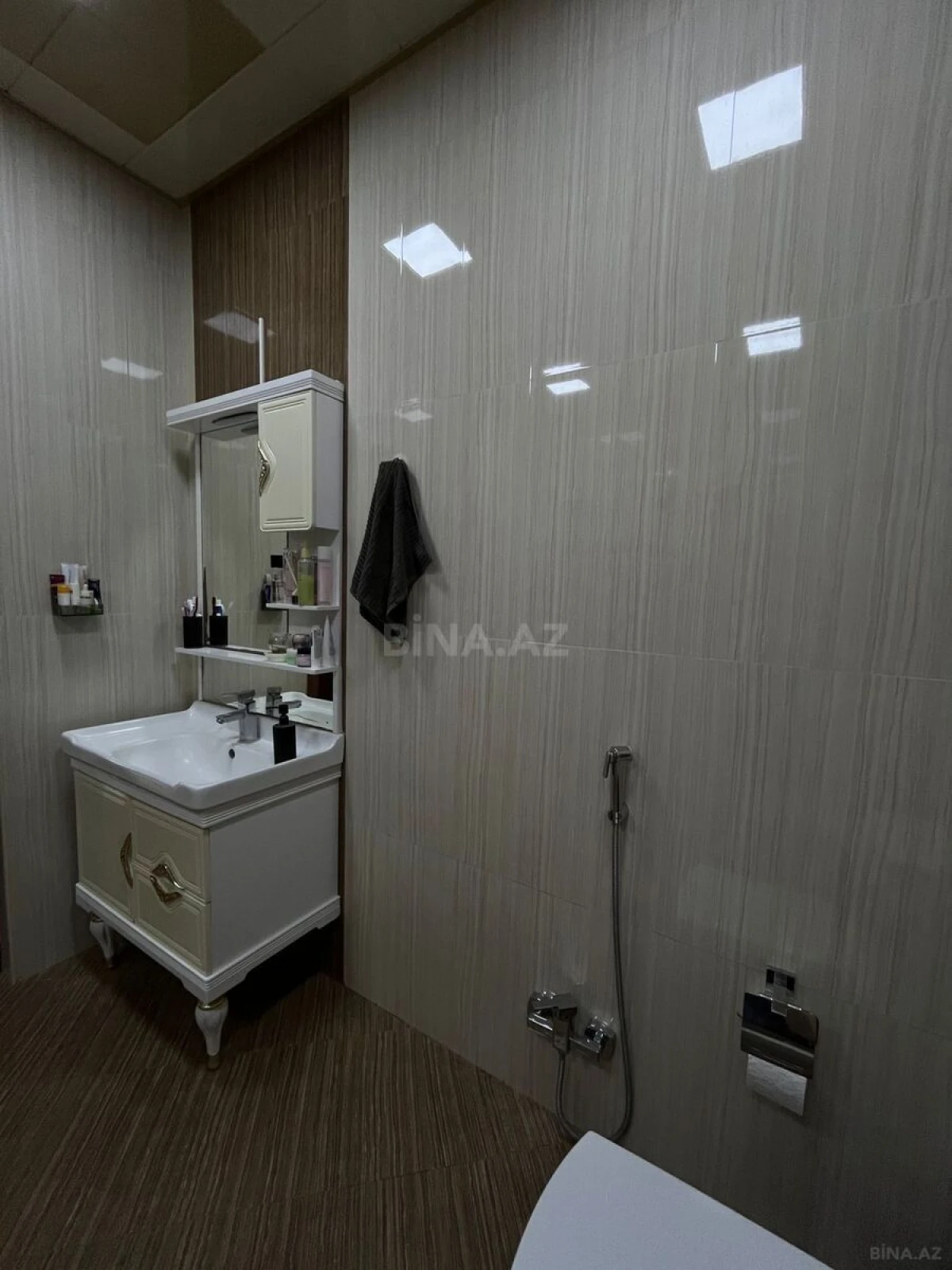 Satılır 4 otaqlı mənzil 167 m²