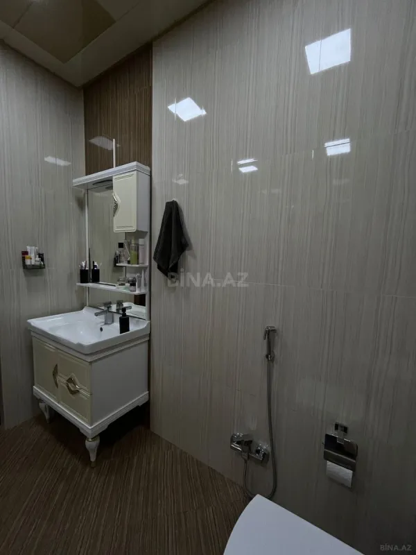 Satılır 4 otaqlı mənzil 167 m²