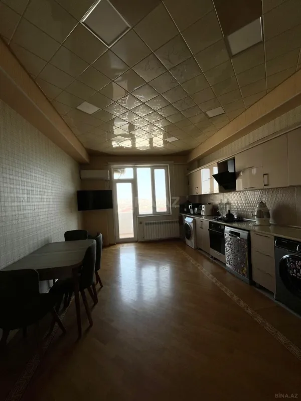 Satılır 4 otaqlı mənzil 167 m²