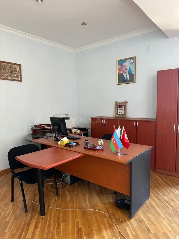 Kirayə verilir 4 otaqlı ofis 155 m²