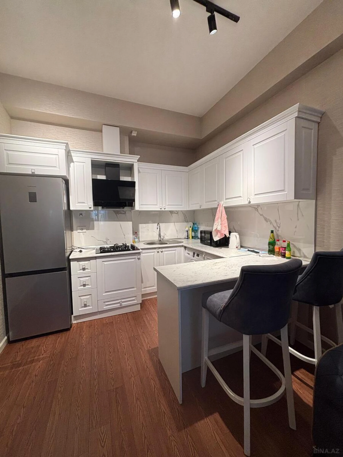 Kirayə verilir 2 otaqlı mənzil 65 m²