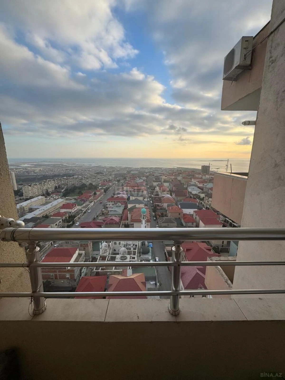 Satılır 2 otaqlı mənzil 71.7 m²