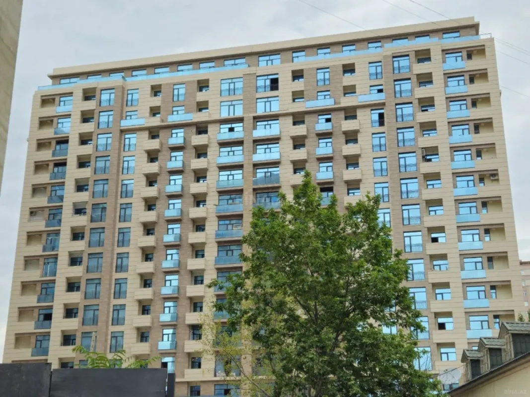 Satılır 5 otaqlı mənzil 267.5 m²