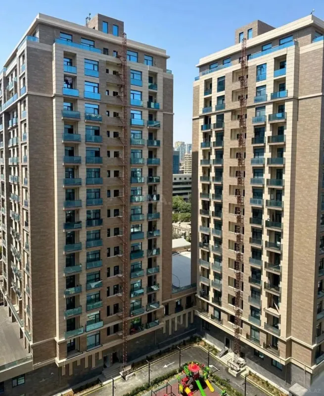 Satılır 5 otaqlı mənzil 267.5 m²