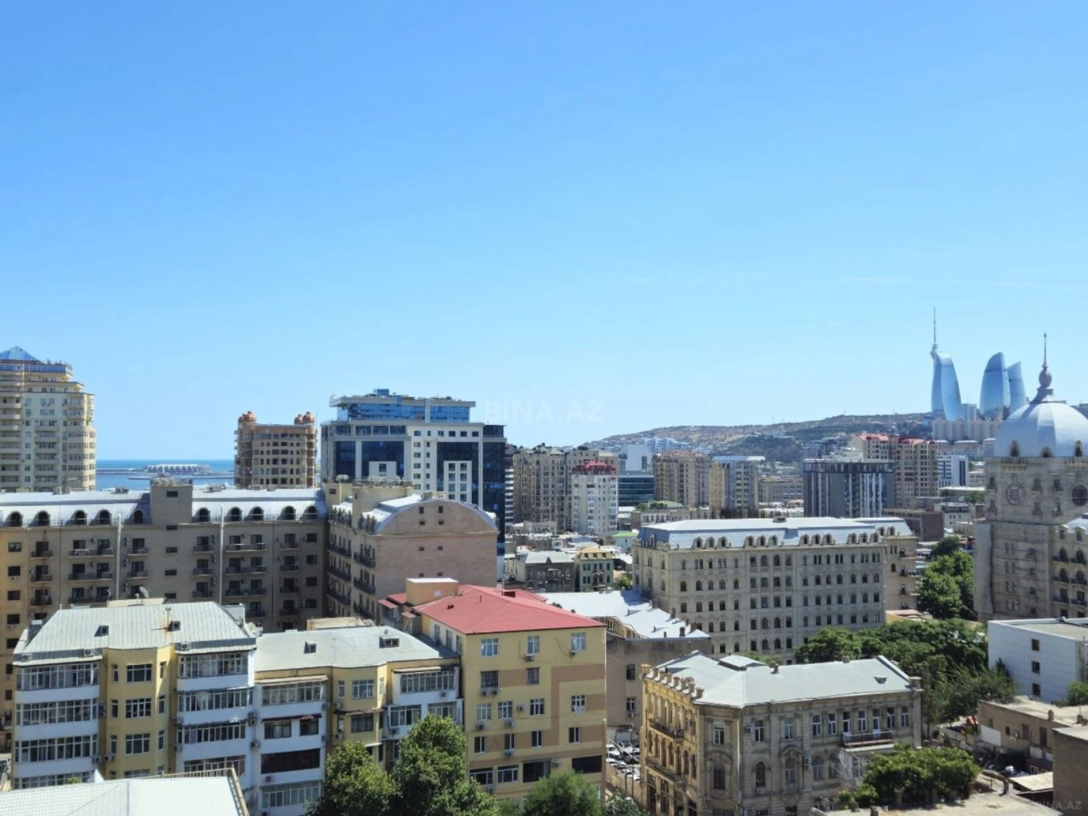 Satılır 5 otaqlı mənzil 267.5 m²