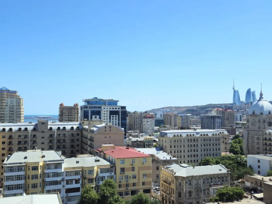 Satılır 5 otaqlı mənzil 267.5 m²