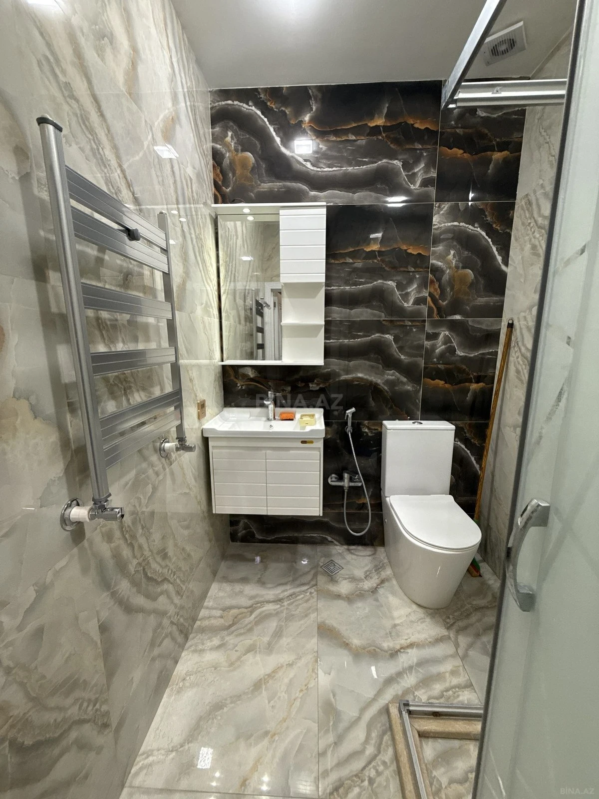 Satılır 2 otaqlı mənzil 62 m²