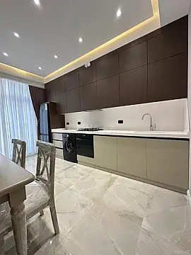 Kirayə verilir 2 otaqlı mənzil 110 m²