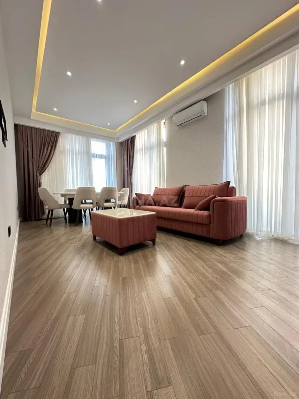 Kirayə verilir 2 otaqlı mənzil 110 m²