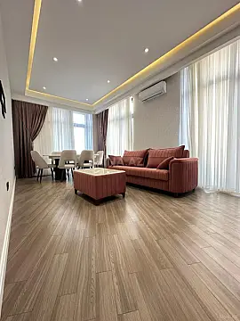 Kirayə verilir 2 otaqlı mənzil 110 m²