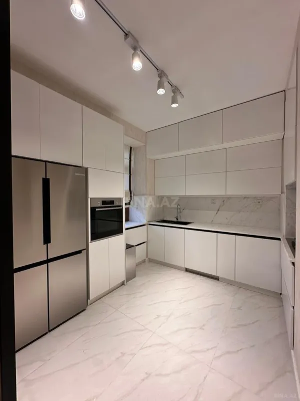 Satılır 5 otaqlı mənzil 130 m²