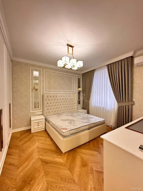 Satılır 5 otaqlı mənzil 130 m²