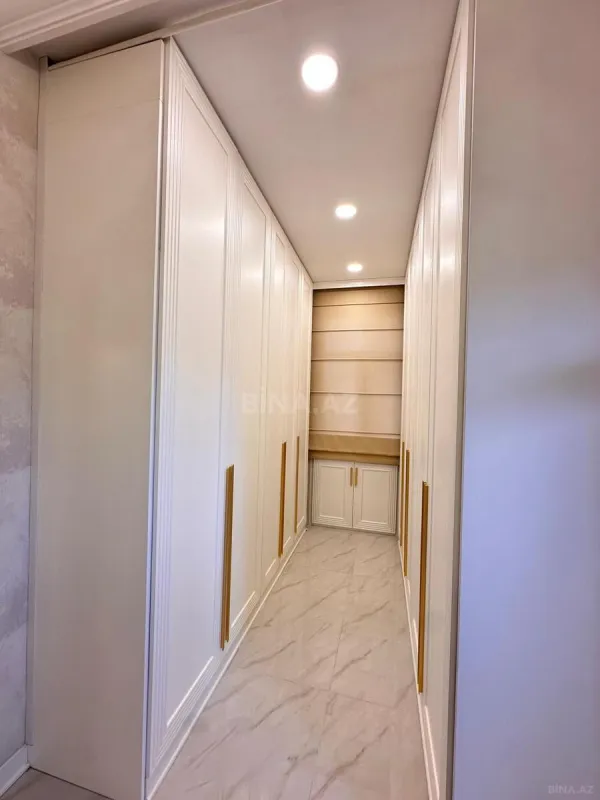Satılır 5 otaqlı mənzil 130 m²