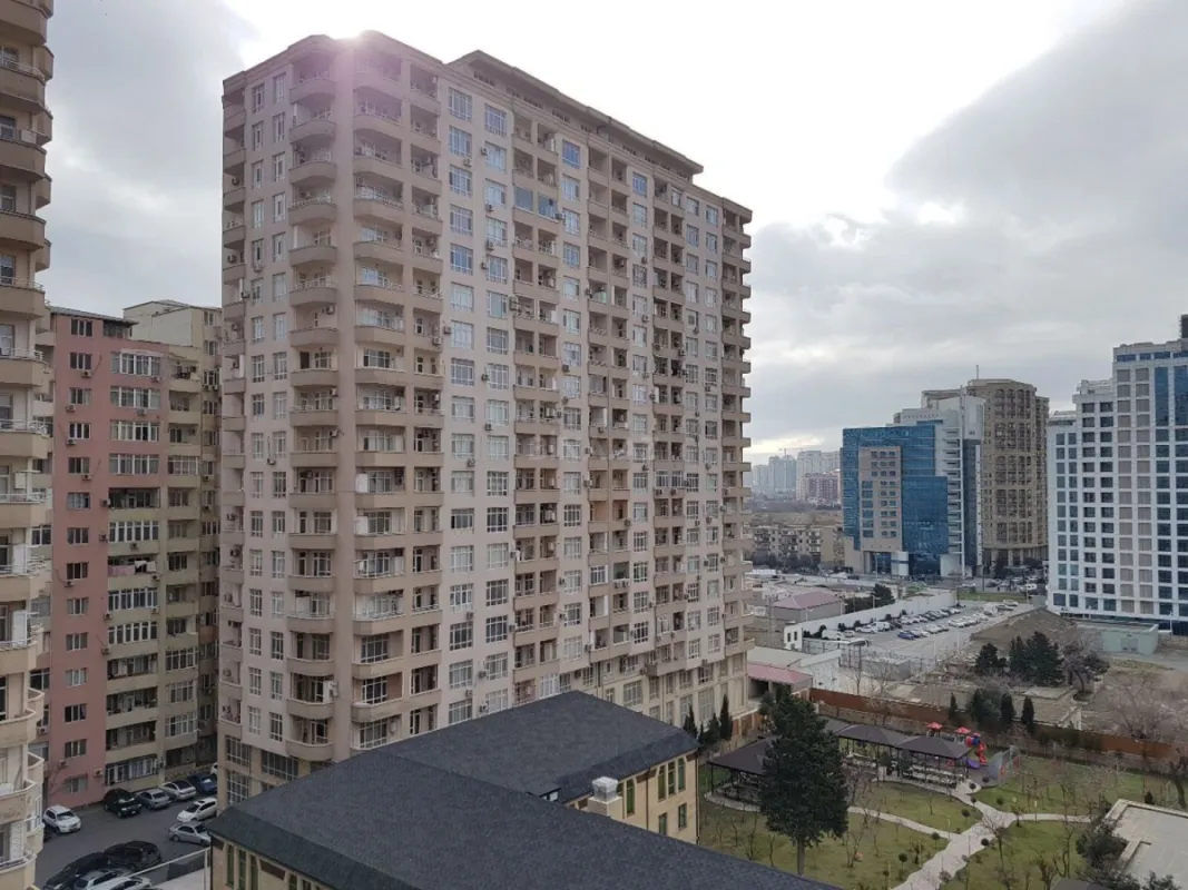 Satılır 4 otaqlı mənzil 160 m²