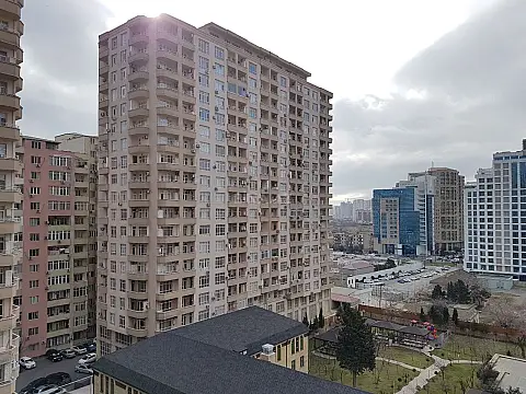 Satılır 4 otaqlı mənzil 160 m²