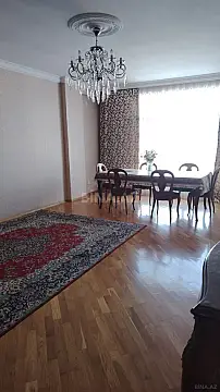 Satılır 4 otaqlı mənzil 160 m²