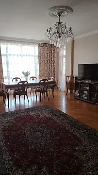Satılır 4 otaqlı mənzil 160 m²