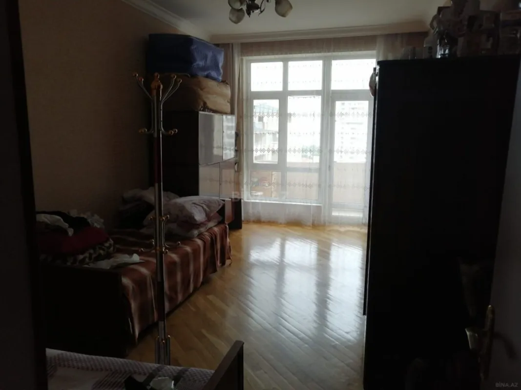 Satılır 4 otaqlı mənzil 160 m²