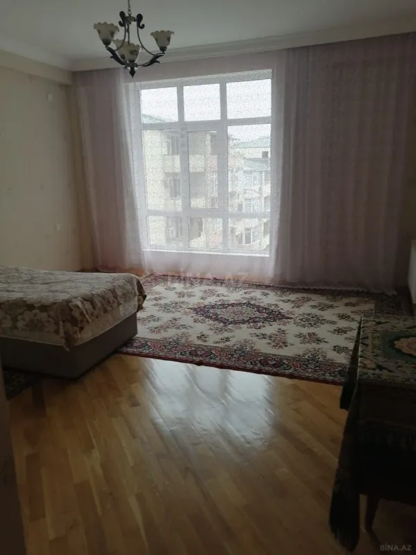 Satılır 4 otaqlı mənzil 160 m²