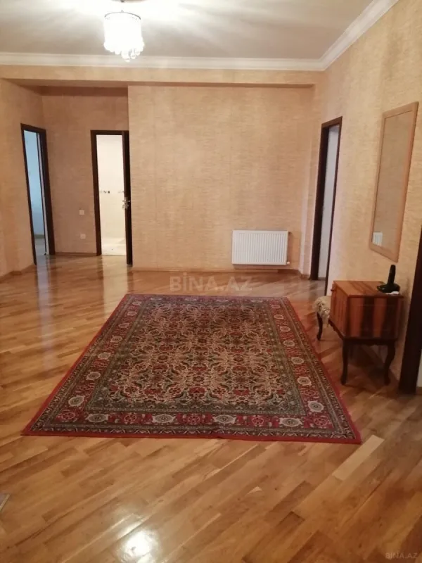 Satılır 4 otaqlı mənzil 160 m²