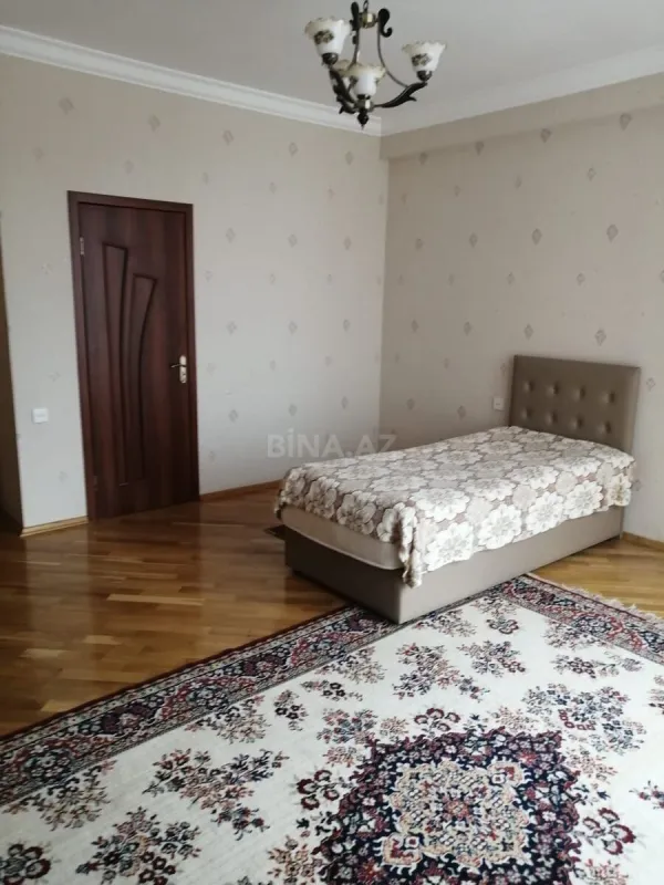 Satılır 4 otaqlı mənzil 160 m²