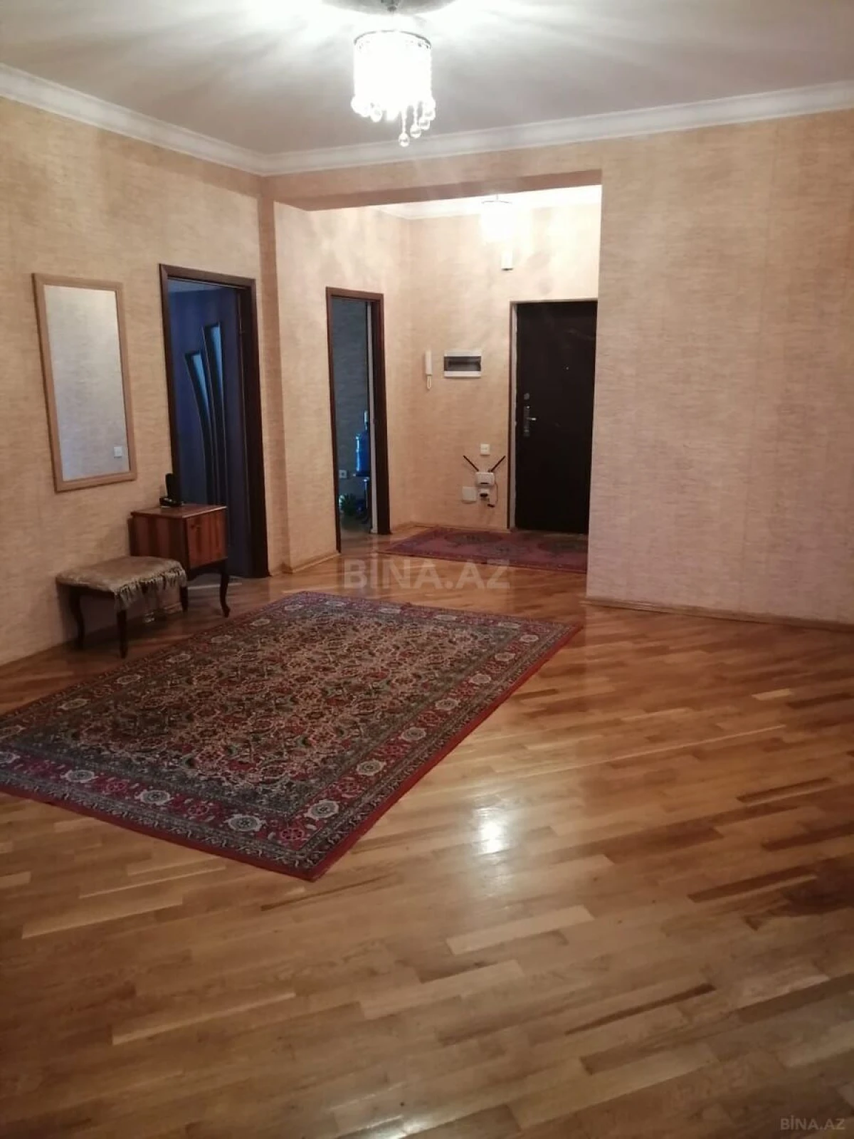 Satılır 4 otaqlı mənzil 160 m²
