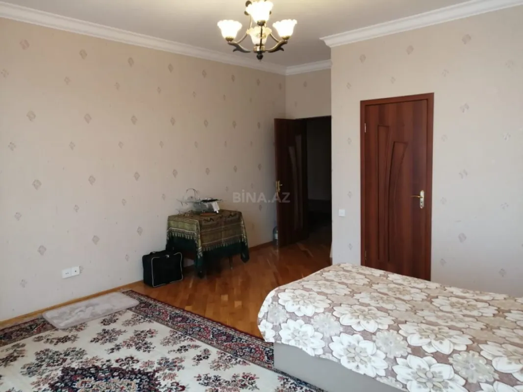 Satılır 4 otaqlı mənzil 160 m²