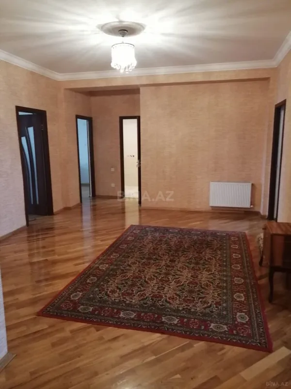 Satılır 4 otaqlı mənzil 160 m²