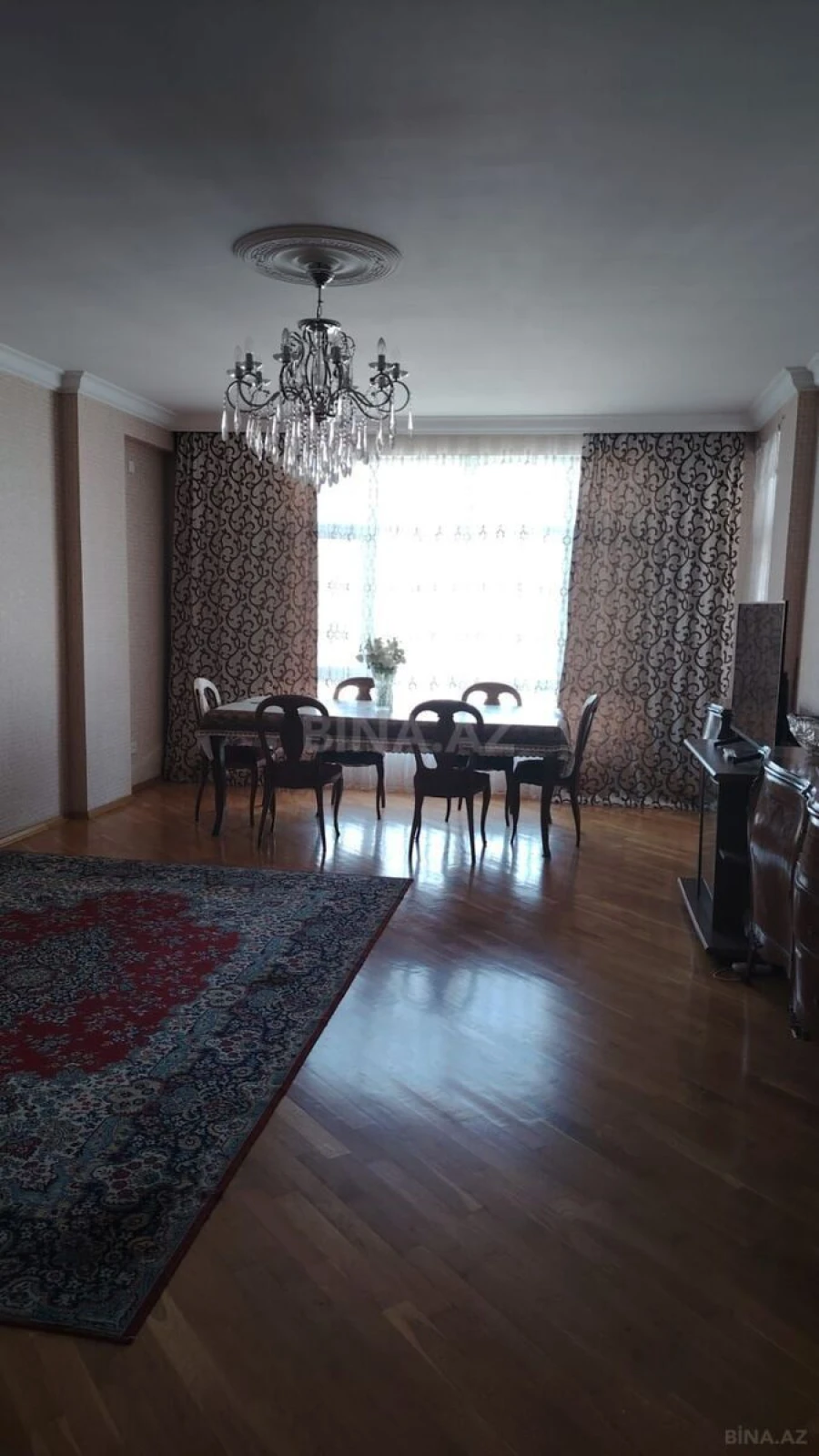 Satılır 4 otaqlı mənzil 160 m²