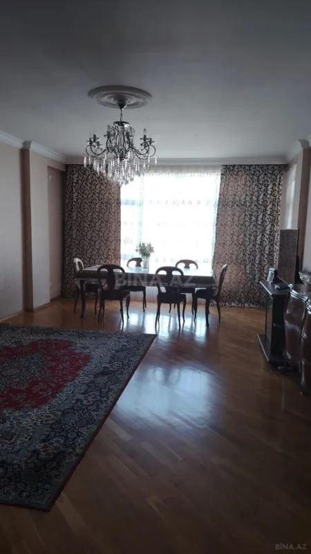 Satılır 4 otaqlı mənzil 160 m²