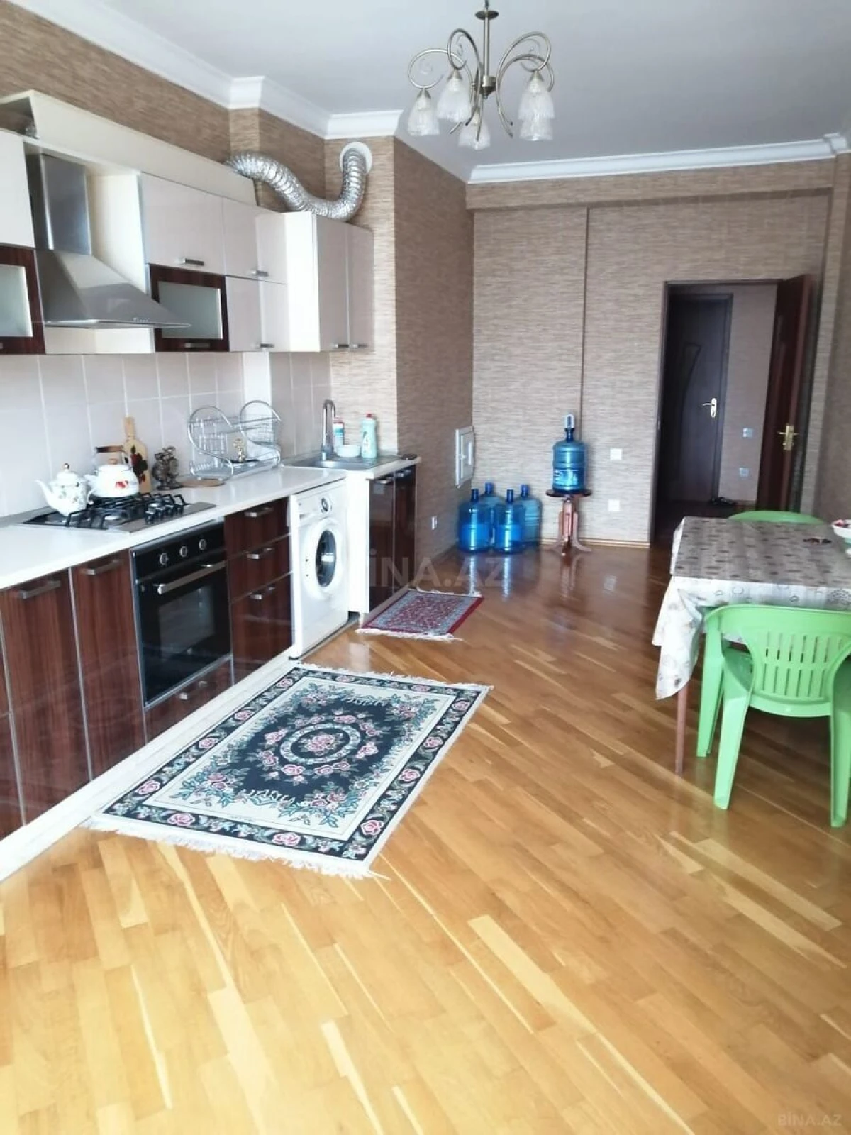 Satılır 4 otaqlı mənzil 160 m²