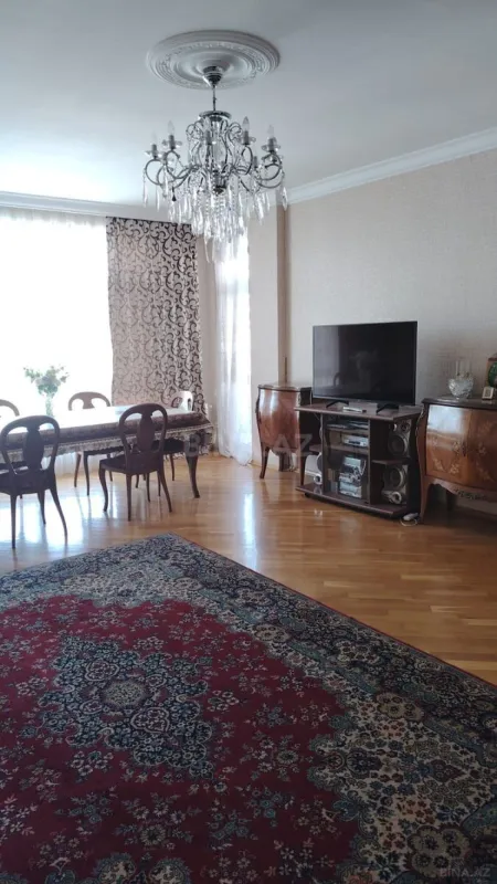 Satılır 4 otaqlı mənzil 160 m²
