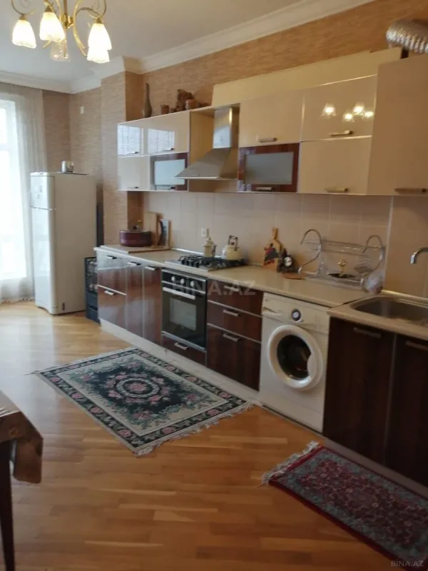 Satılır 4 otaqlı mənzil 160 m²