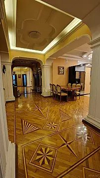 Satılır 3 otaqlı mənzil 129.1 m²