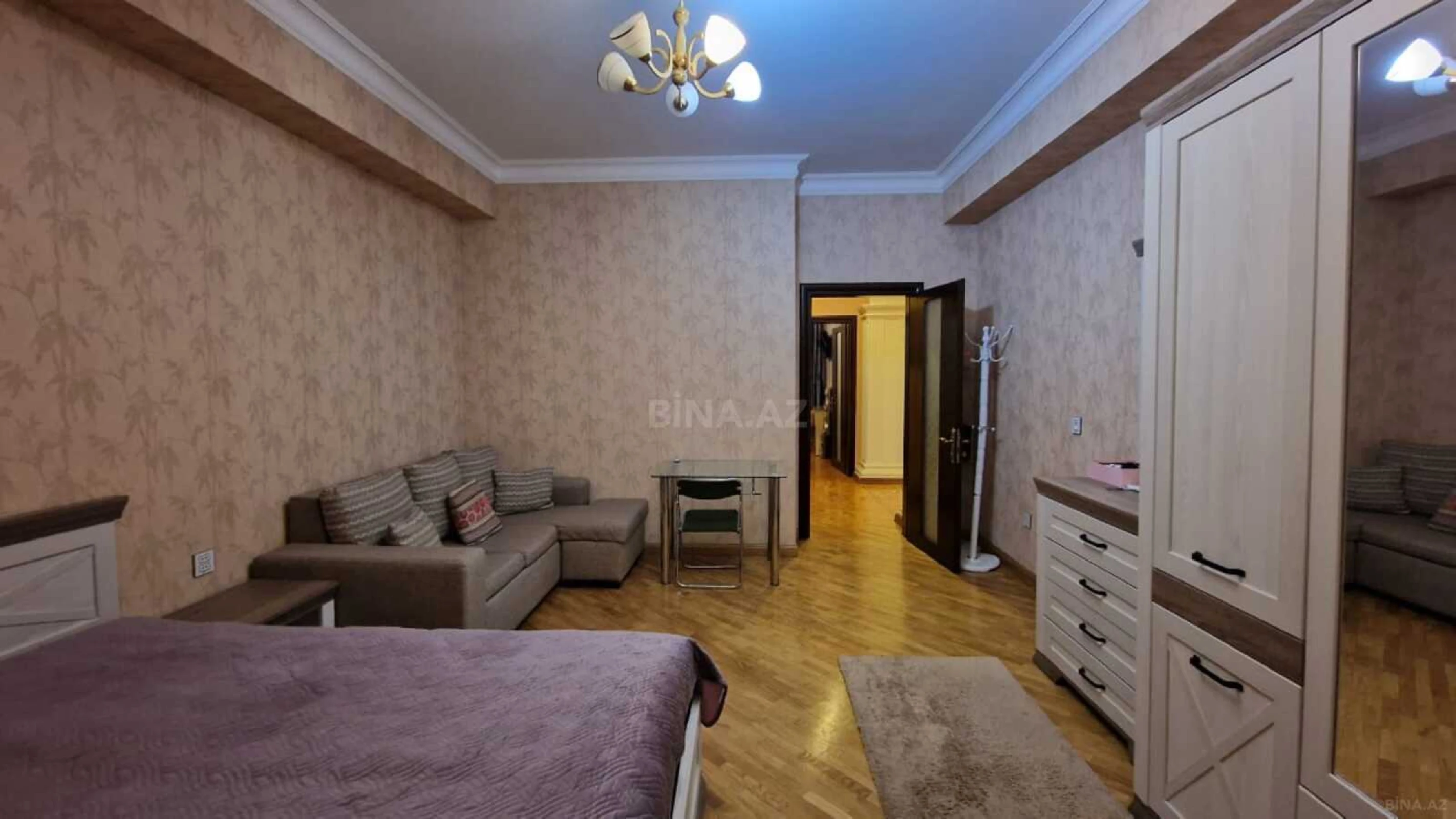 Satılır 3 otaqlı mənzil 129.1 m²