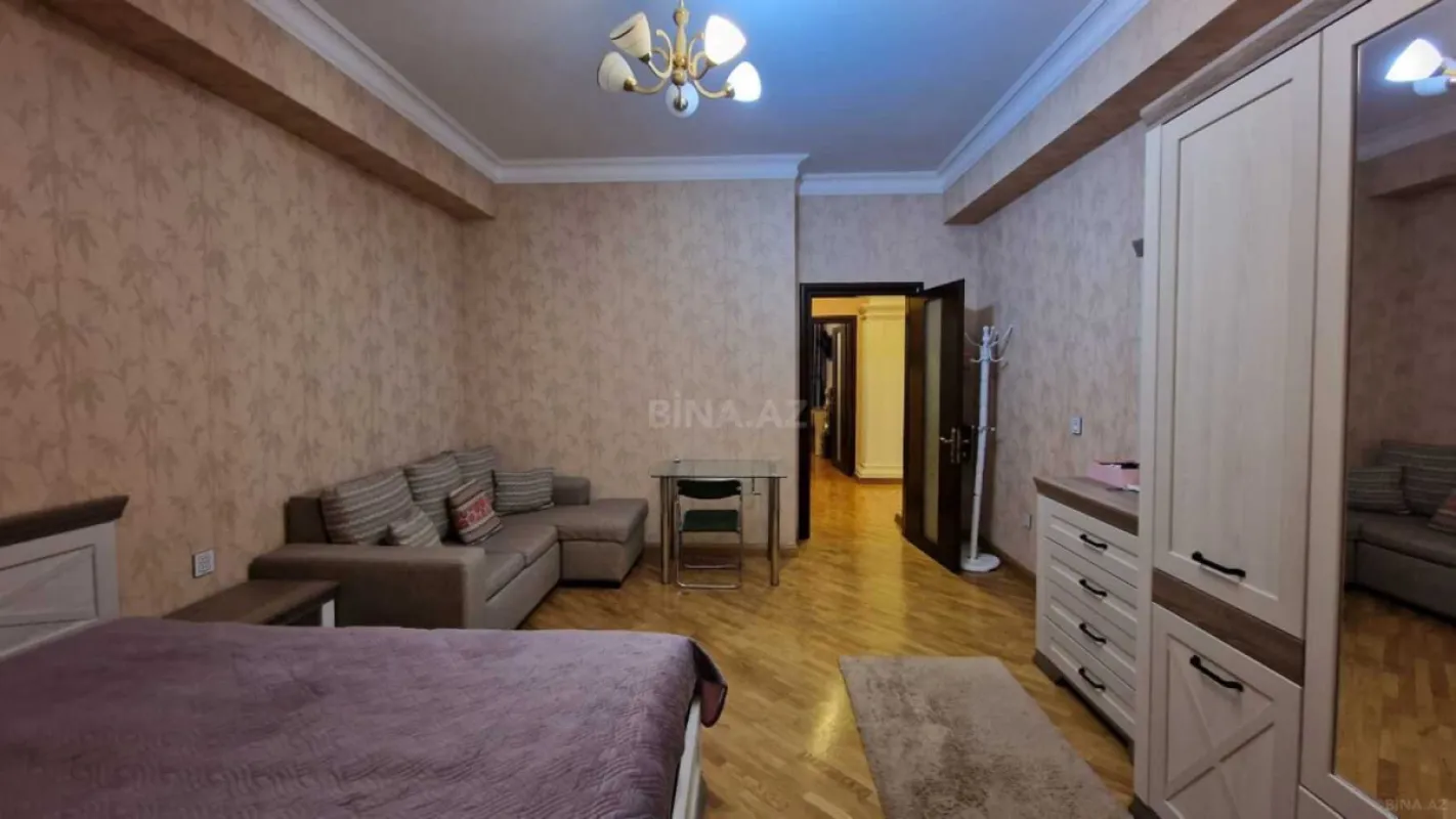 Satılır 3 otaqlı mənzil 129.1 m²