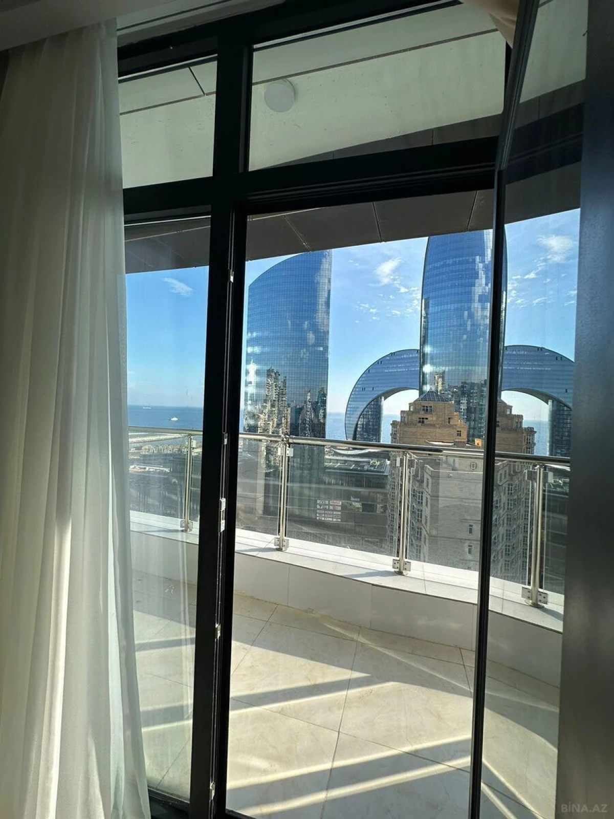 Kirayə verilir 2 otaqlı mənzil 90 m²