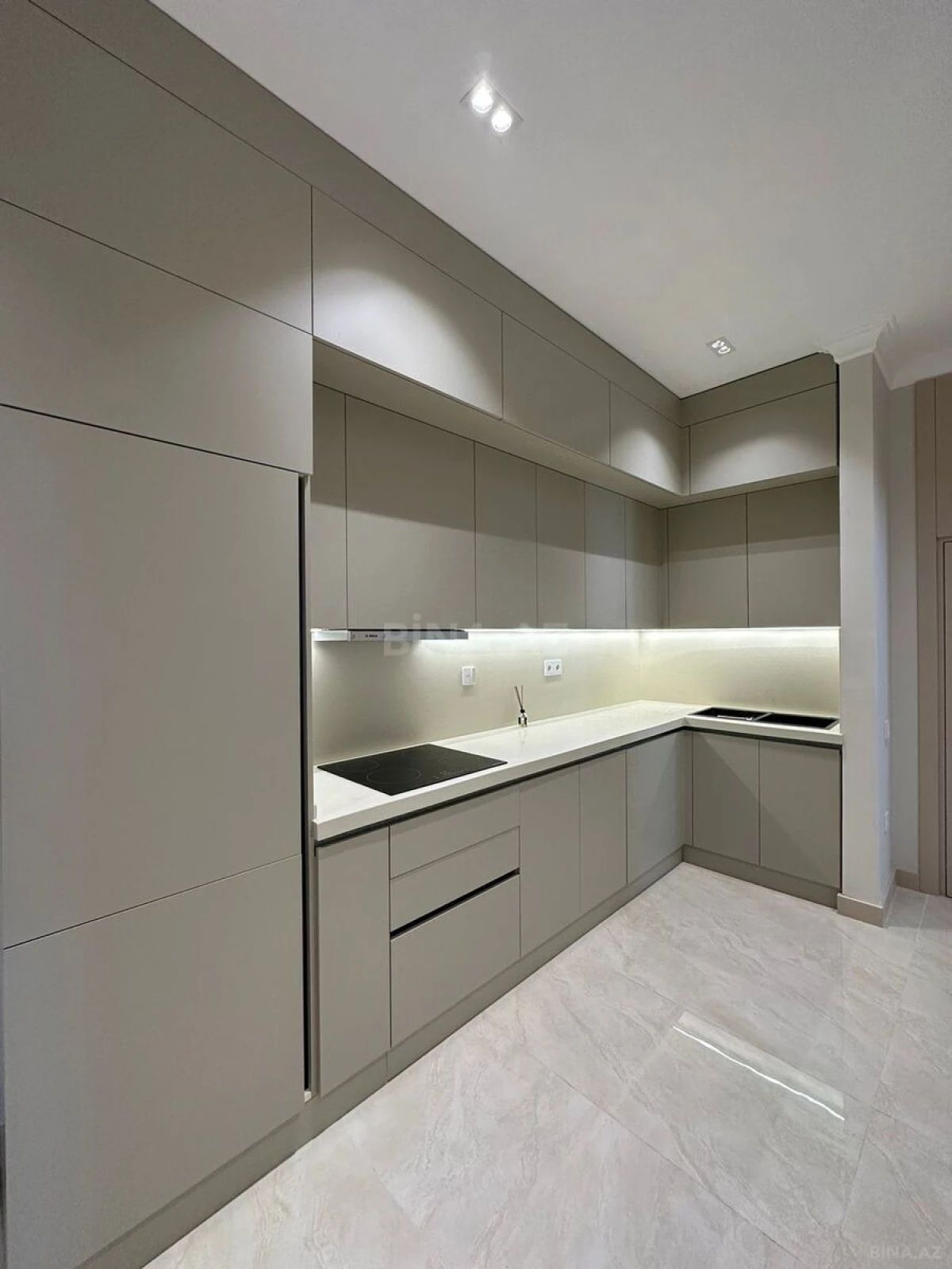 Kirayə verilir 2 otaqlı mənzil 90 m²