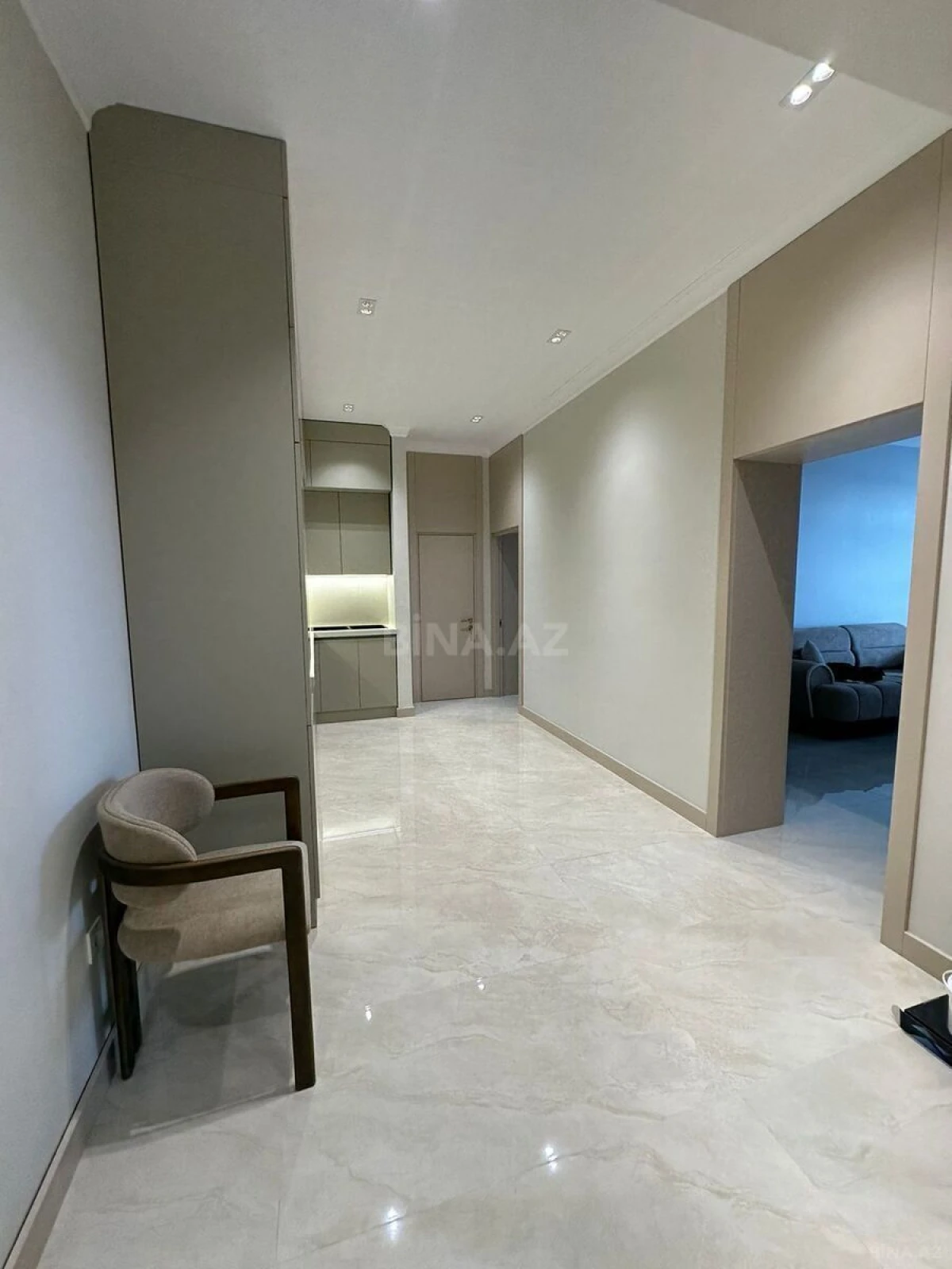 Kirayə verilir 2 otaqlı mənzil 90 m²