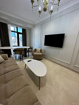 Kirayə verilir 2 otaqlı mənzil 90 m²