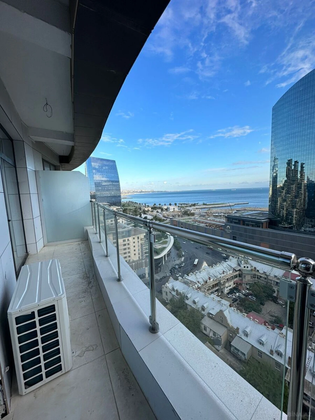 Kirayə verilir 2 otaqlı mənzil 90 m²